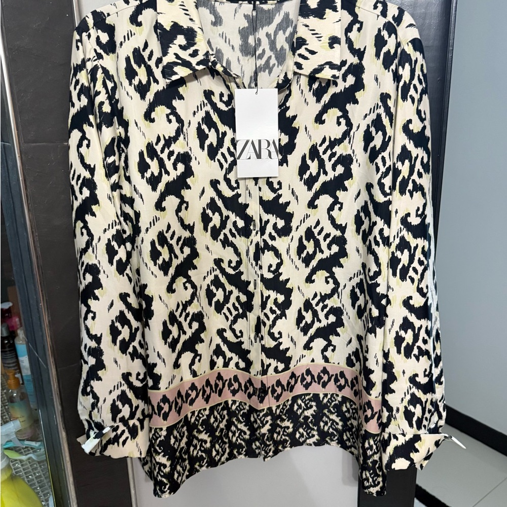 Zara Black and Cream Patterned Women's Top - Picture 2 of 5